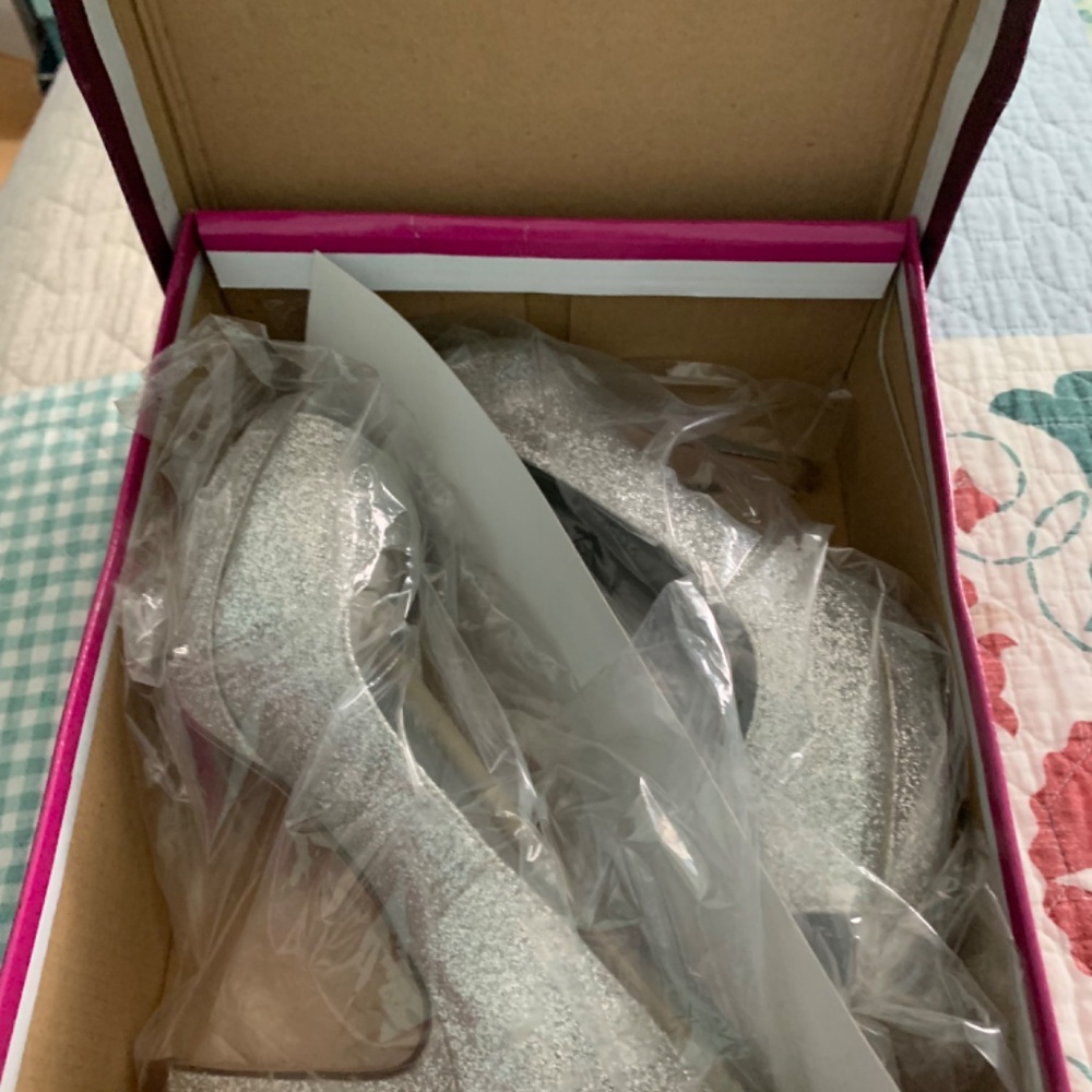 Shoes - Picture 4 of 4